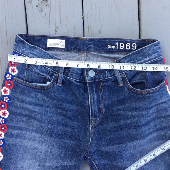 Upcycled jeans. - Picture 4 of 6